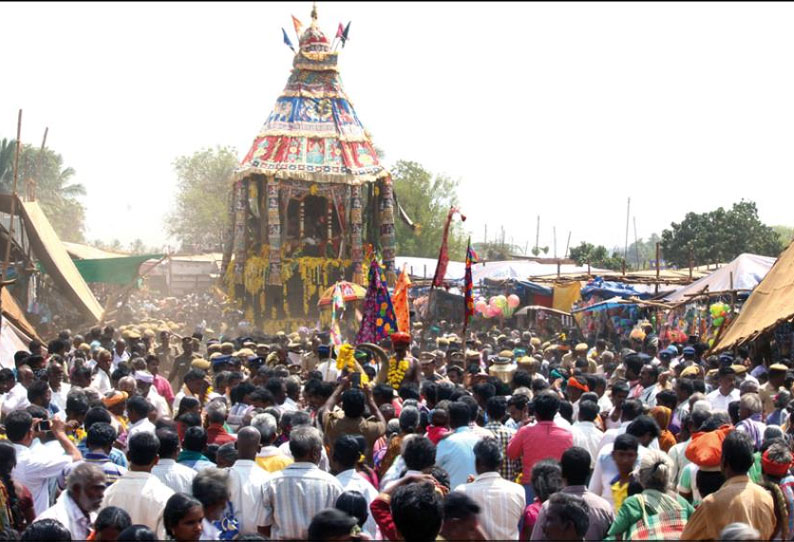 வீரப்பூர் பெரியகாண்டியம்மன் கோவில் தேரோட்டம் திரளான பக்தர்கள் வடம் பிடித்தனர்