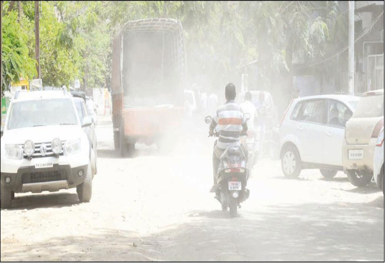 ஈரோடு பெரியார் நகரில் குண்டும், குழியுமான சாலையால் பொதுமக்கள் அவதி