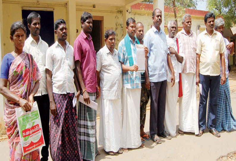 உதவி கலெக்டர் அலுவலகத்தை விவசாயிகள் முற்றுகை பயிர் காப்பீடு தொகையை சீராக வழங்க கோரிக்கை