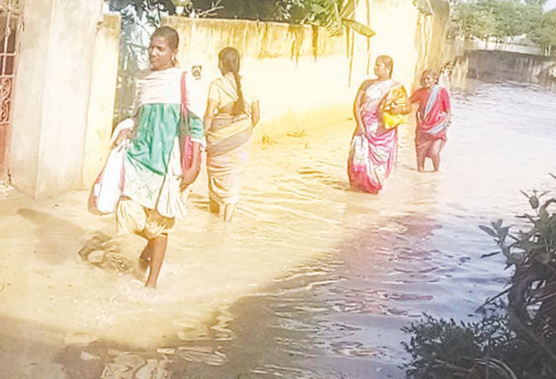 ஆலங்குடியில் கொட்டி தீர்த்த கனமழை சாலைகளில் தண்ணீர் தேங்கியதால் பொதுமக்கள் அவதி