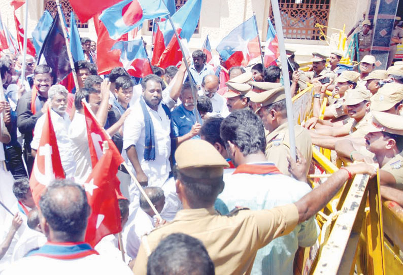 வன்கொடுமை தடுப்பு சட்டத்தை பாதுகாக்க மத்தியஅரசை வலியுறுத்தி ரெயில் மறியல் 120 பேர் கைது