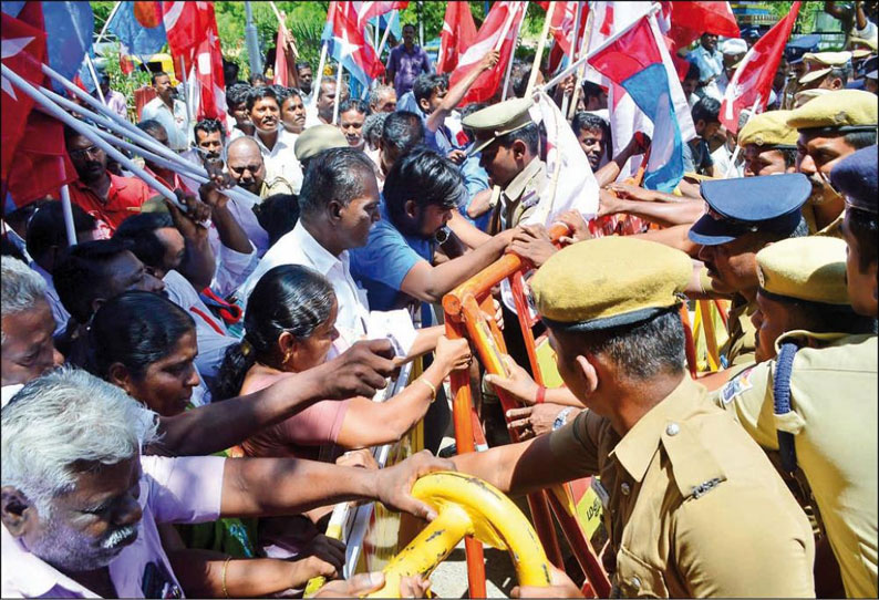 விருதுநகர், சாத்தூரில் ரெயில் மறியலுக்கு முயன்ற 260 பேர் கைது