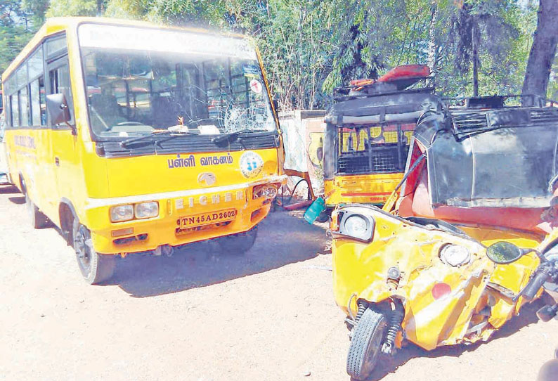 பள்ளிக்கூட மினிபஸ் தாறுமாறாக ஓடி 3 ஆட்டோ-மொபட்டுகள் மீது மோதியது 2 பேர் பலி-5 பேர் படுகாயம்