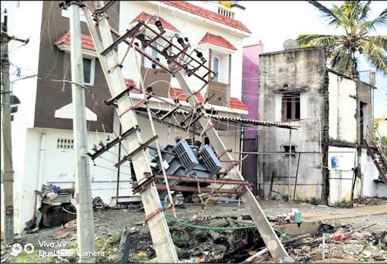 கால்வாய் அருகே உள்ள டிரான்ஸ்பார்மரை வேறு இடத்தில் மாற்றி அமைக்க வேண்டும் பொதுமக்கள் கோரிக்கை