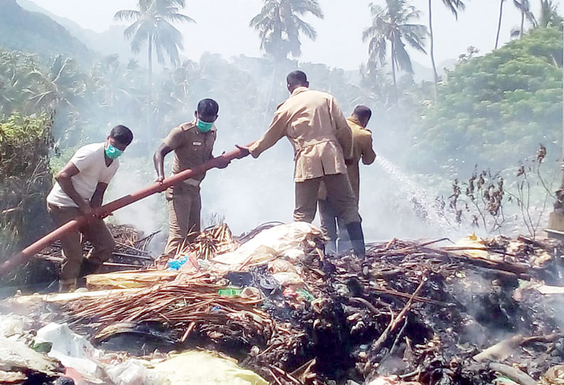 தக்கலை அருகே பத்மநாபபுரம் நகராட்சி குப்பை கிடங்கில் தீ விபத்து