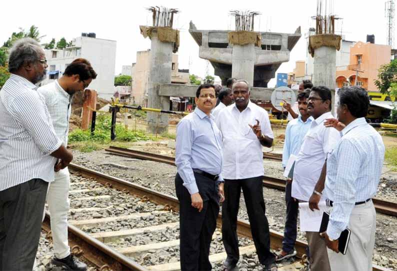 அரியூரில் ரெயில்வே மேம்பால பணிகள் விரைந்து முடிக்க கலெக்டர் உத்தரவு