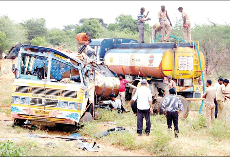 வேடசந்தூர் அருகே டேங்கர் லாரி பள்ளத்தில் கவிழ்ந்து விபத்து டிரைவர் படுகாயம்