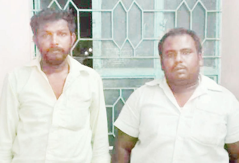 கேரளாவுக்கு கடத்த முயன்ற 1,400 கிலோ ரே‌ஷன் அரிசி பறிமுதல் நெல்லையை சேர்ந்த 2 பேர் கைது