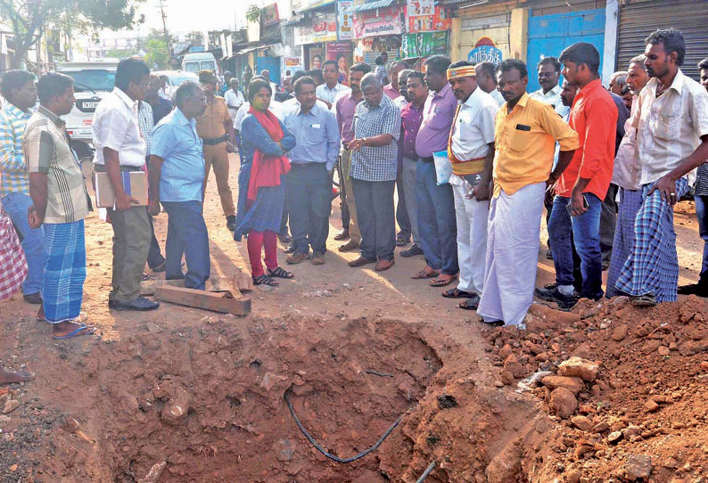 பேட்டையில் ரூ.230 கோடி மதிப்பீட்டில் நடைபெறும் கூட்டுக்குடிநீர் திட்டப்பணிகளை கலெக்டர் ஷில்பா ஆய்வு