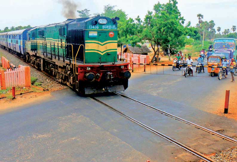 உச்சிப்புளி பகுதியில் தினமும் 15 முறை மூடப்படும் ரெயில்வே கேட்