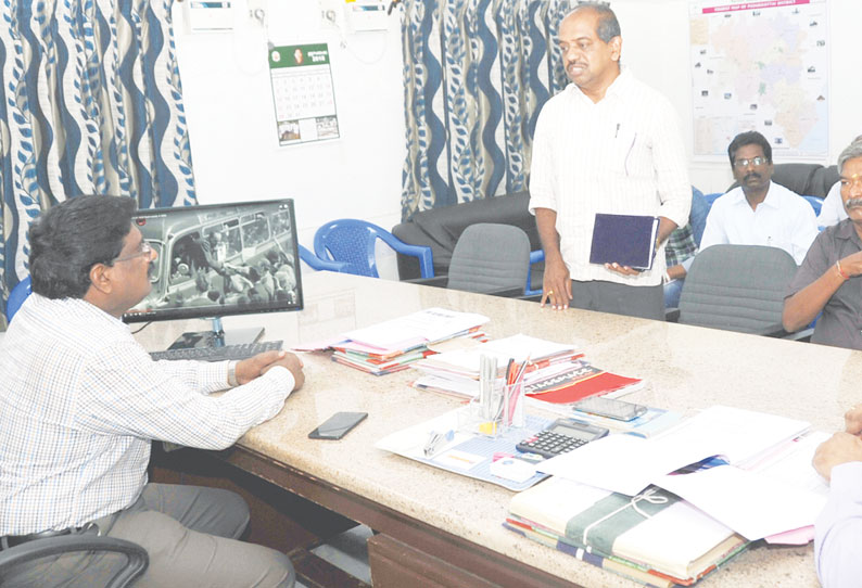 வளர்ச்சி திட்ட பணிகளை உரிய காலத்தில் செய்து முடிக்க வேண்டும் கலெக்டர் உத்தரவு