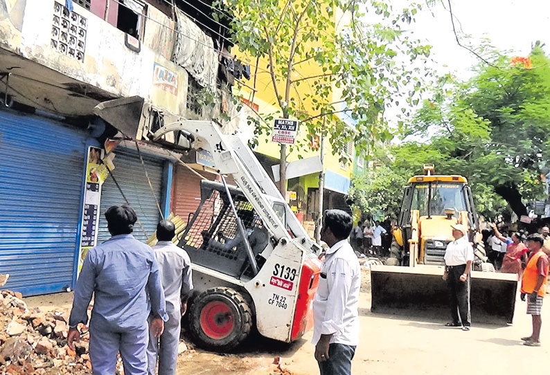 பெரம்பூர் பகுதியில்  அதிகாரிகளை முற்றுகையிட்டு பொதுமக்கள் வாக்குவாதம்