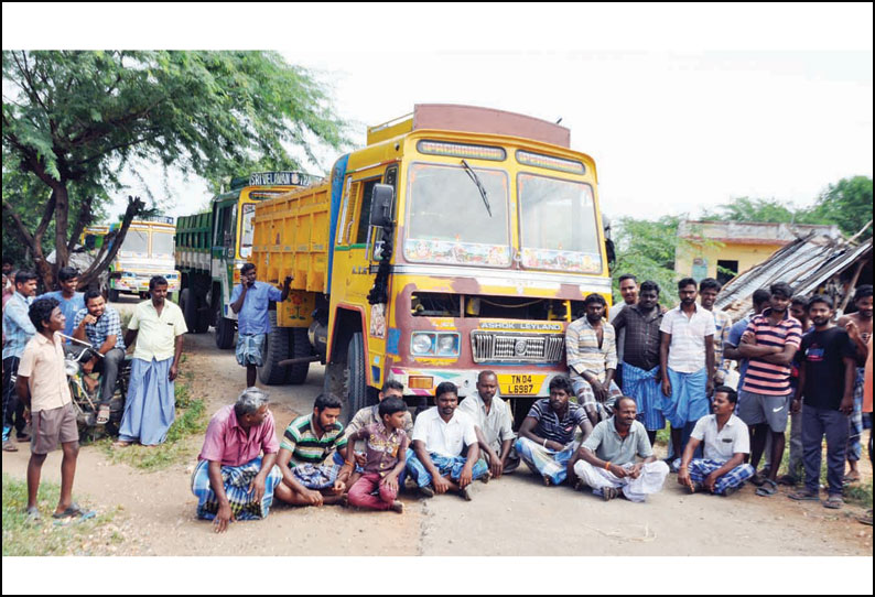 மண் அள்ள வந்த 14 டிப்பர் லாரிகளை சிறைபிடித்து பொதுமக்கள் போராட்டம்