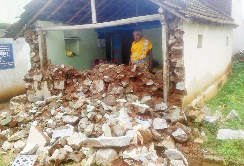 பொள்ளாச்சியில் தொடர் மழை காரணமாக 2 வீடுகள் இடிந்தது மரக்கிளை முறிந்து விழுந்ததால் போக்குவரத்து பாதிப்பு