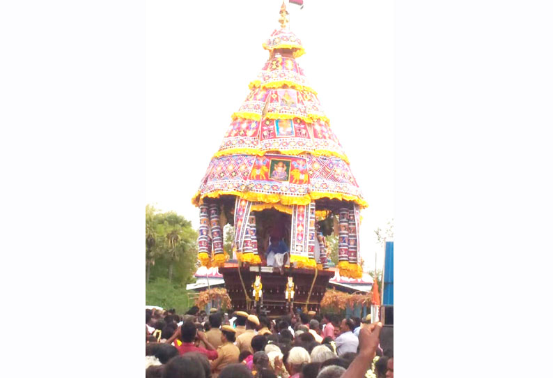 சேத்துமாரியம்மன் கோவில் தேரோட்டம் திரளான பக்தர்கள் வடம் பிடித்து இழுத்தனர்