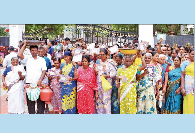 நெல்லை கலெக்டர் அலுவலகத்தில் பெண்கள் முற்றுகை ஊரக வேலை உறுதி திட்டத்திற்கு நிதி ஒதுக்க கோரிக்கை