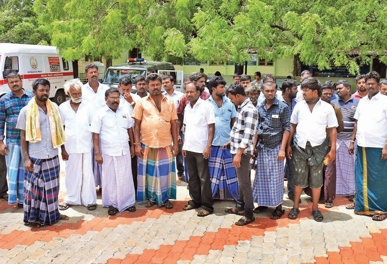 ஐகிரவுண்டு ஆஸ்பத்திரியில் பள்ளி மாணவனின் உடலை வாங்க மறுத்து உறவினர்கள் போராட்டம் சாவுக்கு காரணமானவர்கள் மீது நடவடிக்கை எடுக்க கோரிக்கை