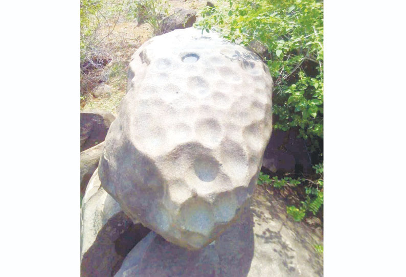 அஞ்செட்டி அருகே 2,500 ஆண்டுகள் பழமை வாய்ந்த அதிசய பாறை கண்டுபிடிப்பு