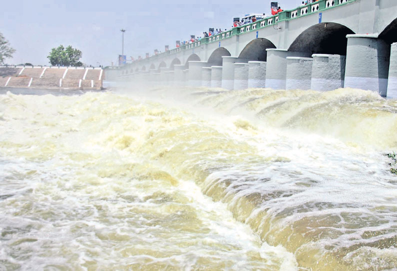 மேட்டூர் அணையில் இருந்து கூடுதல் தண்ணீர் திறப்பு காவிரியில் வெள்ள அபாய எச்சரிக்கை