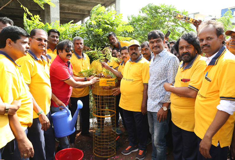 நம்மை காப்பாற்றும் மரங்களை வளர்ப்போம் நடிகர் விவேக் பேச்சு