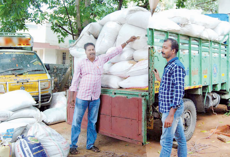 போலீசார் வாகன சோதனை: கேரளாவுக்கு கடத்த முயன்ற 2½ டன் ரே‌ஷன் அரிசி பறிமுதல் டிரைவர் கைது