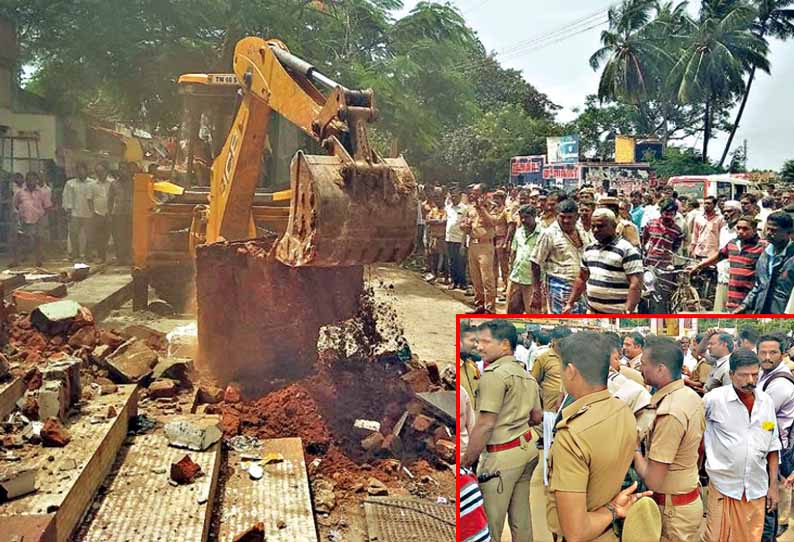 நெடுஞ்சாலைத்துறை அதிகாரிகளை முற்றுகையிட்ட பொதுமக்கள்