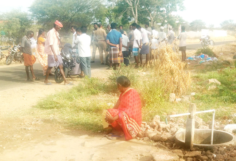 குடிநீர் குழாயை அகற்ற முயன்ற அதிகாரிகளை பொதுமக்கள் முற்றுகையிட்டதால் பரபரப்பு