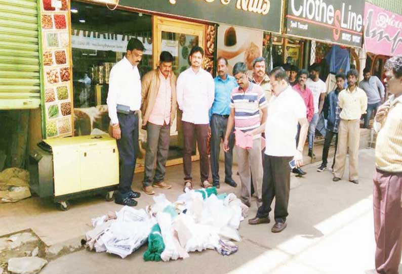 ஊட்டியில் திடீர் சோதனை: வியாபாரிகளிடம் இருந்து 11 கிலோ பிளாஸ்டிக் பைகள் பறிமுதல்