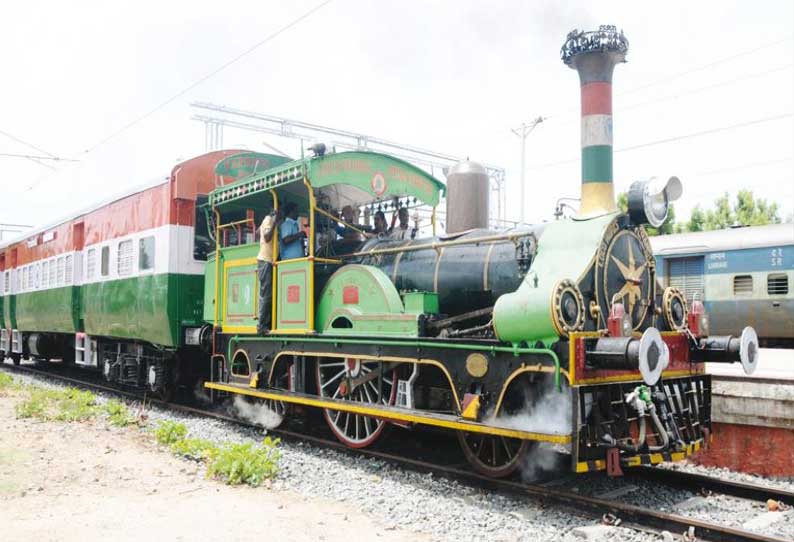 163 ஆண்டுகள் பழமையான நீராவி என்ஜினால் இயக்கப்படும் ரெயில் புதுவையில் வெள்ளோட்டம்