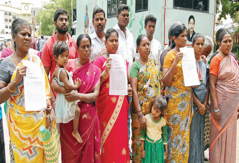 ஈரோடு ஒண்டிக்காரன்பாளையம் பகுதியில் செயல்படும் பிளாஸ்டிக் நிறுவனத்தை மூடக்கோரி பொதுமக்கள் மனு