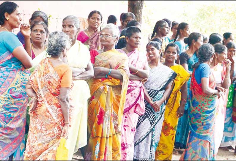 வாங்கல் போலீஸ் நிலையத்தை கிராம மக்கள் முற்றுகையிட்டதால் பரபரப்பு