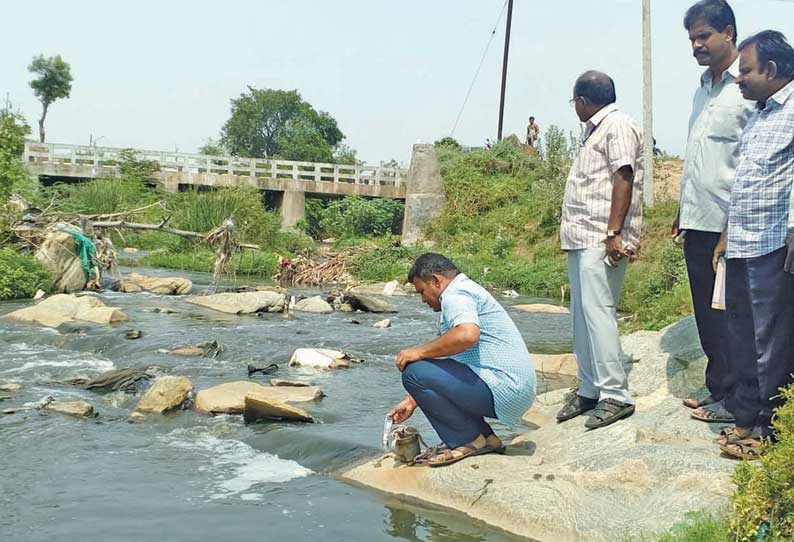 ஈரோடு பிச்சைக்காரன் பள்ளம் ஓடையில் மாசுக்கட்டுப்பாட்டு வாரிய அதிகாரிகள் ‘திடீர்’ ஆய்வு