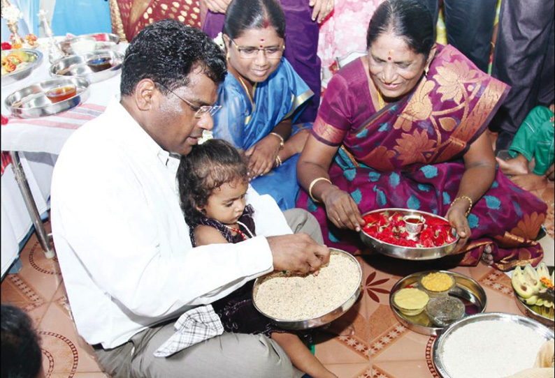 அங்கன்வாடி மையத்தில் முன் பருவக்கல்வி - கலெக்டர் தொடங்கி வைத்தார்