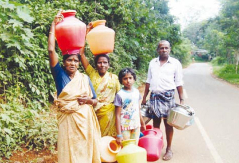 பந்தலூர் அருகே காலி குடங்களுடன் குடிநீர் தேடி அலையும் கிராம மக்கள்