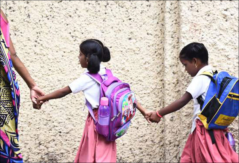 சென்னை ஐகோர்ட்டு தீர்ப்பு எதிரொலி 1, 2-ம் வகுப்புகளுக்கு வீட்டுப்பாடம் கிடையாது