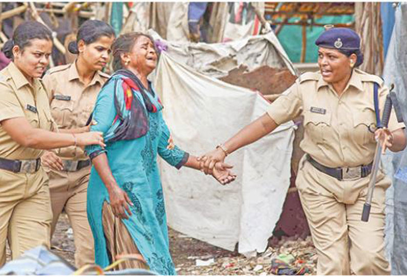 ஆக்கிரமிப்புகளை அகற்றிய போது சிட்கோ ஊழியர்கள், போலீசார் மீது குடிசைவாசிகள் கல்வீசி தாக்குதல்