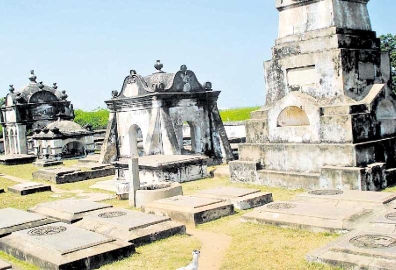 சுற்றுலா தலமான பழவேற்காட்டில் அடிப்படை வசதிகள் செய்து தரவேண்டும் பொதுமக்கள் கோரிக்கை