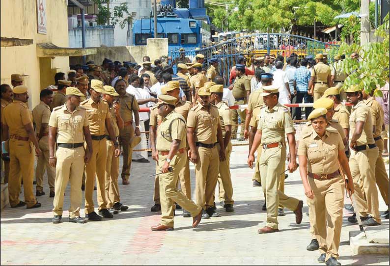 ஐகோர்ட்டு உத்தரவுப்படி பிரேத பரிசோதனை நடந்தது: துப்பாக்கி சூட்டில் பலியான 5 பேரின் உடல்கள் உறவினர்களிடம் ஒப்படைப்பு