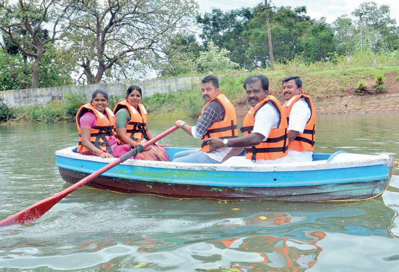 குற்றாலத்தில் படகு சவாரி அமைச்சர் ராஜலட்சுமி தொடங்கி வைத்தார்