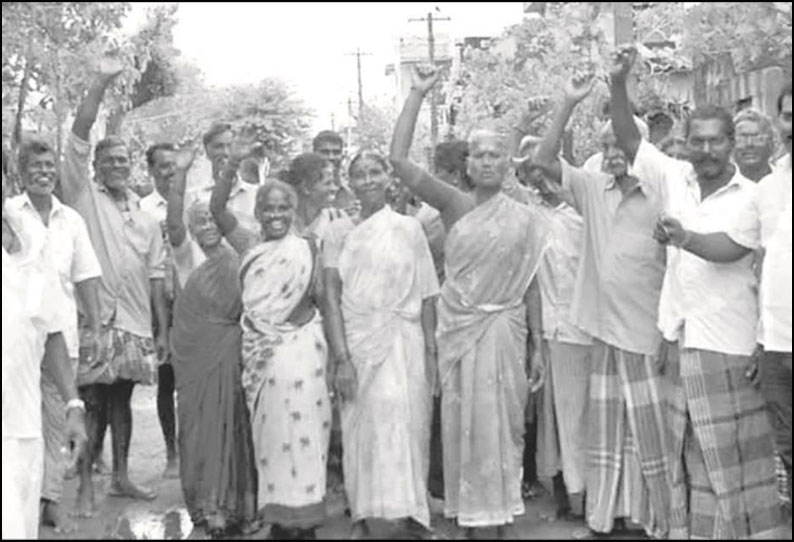 குண்டும் குழியுமான சாலையை சீரமைக்கக்கோரி மறியல், ஆர்ப்பாட்டம்