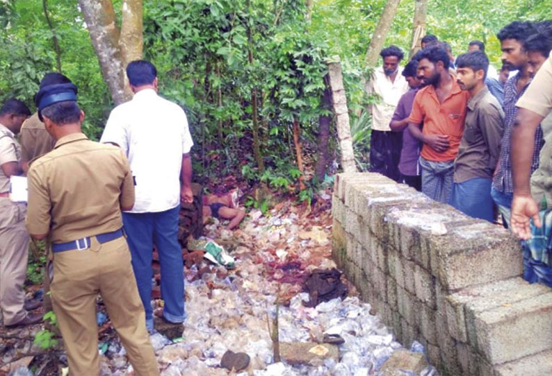 மார்த்தாண்டம் அருகே கட்டிட தொழிலாளி குத்திக்கொலை - ரப்பர் தோட்டத்தில் பிணம் வீச்சு