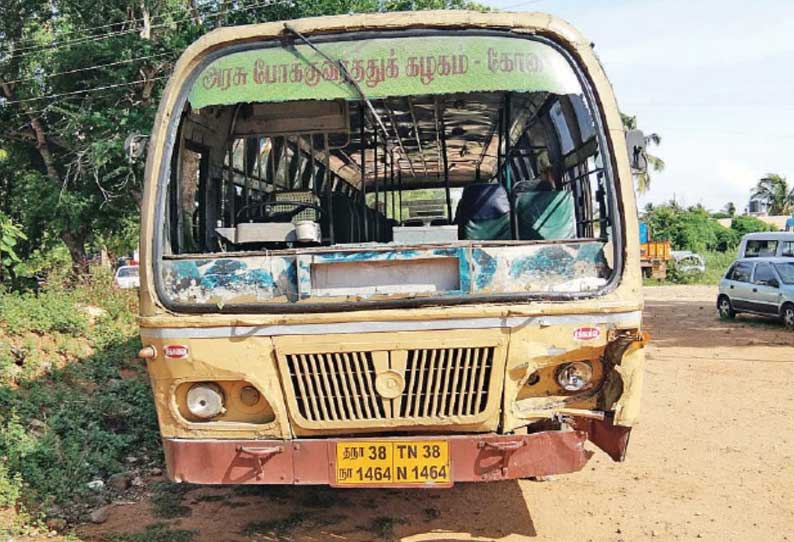 சூலூர் அருகே மொபட் மீது அரசு பஸ் மோதி 2 பேர் பலி வாலிபர் படுகாயம்