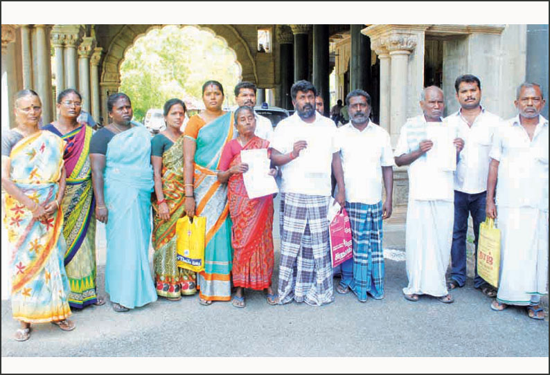 சிலட்டூர் சந்தைப்பாதையில் ஆக்கிரமிப்புகளை அகற்றக்கோரி பொதுமக்கள் மனு