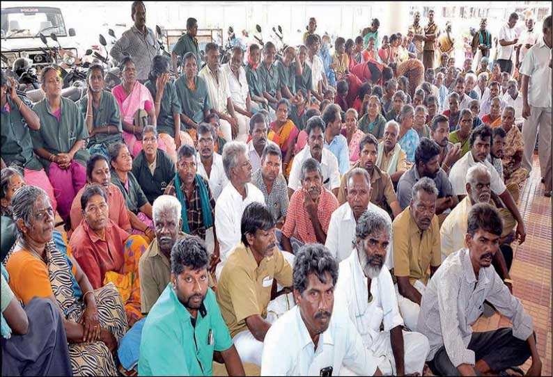 மாநகராட்சி, நகராட்சிகளில் பணியாற்றும் துப்புரவு பணியாளர்களுக்கு ஊதிய உயர்வு வழங்க வேண்டும்