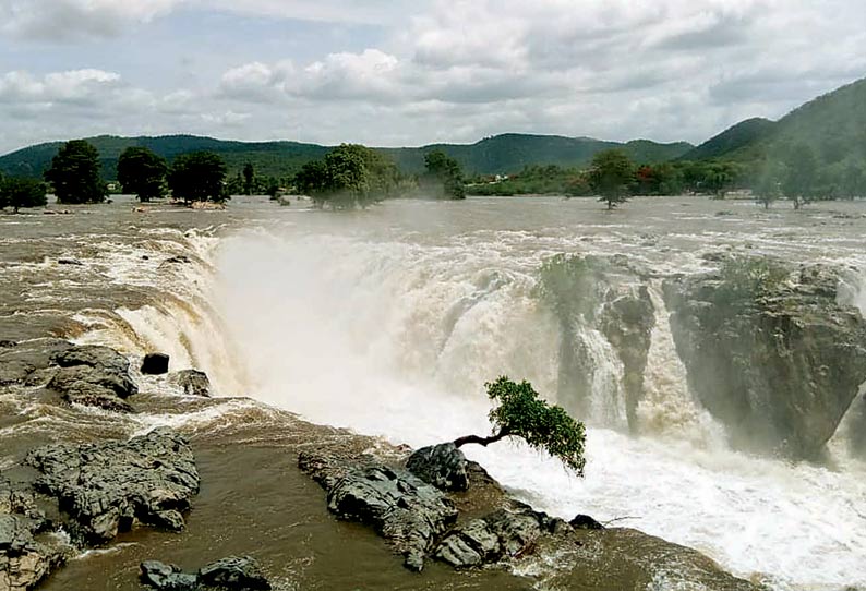 ஒகேனக்கல்லுக்கு நீர்வரத்து 18 ஆயிரம் கன அடியாக குறைந்தது