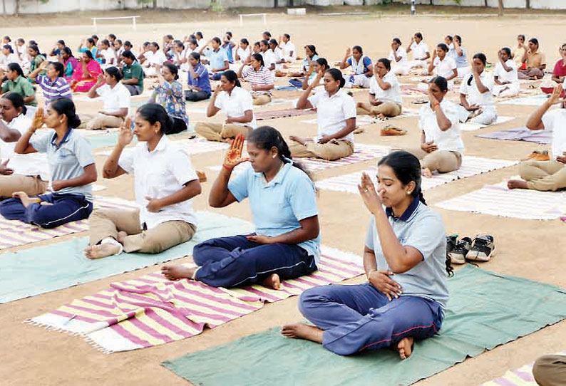 தஞ்சை தென்னகப்பண்பாட்டு மையத்தில் நடந்த யோகா பயிற்சியில் 1,410 மாணவ-மாணவிகள் பங்கேற்பு