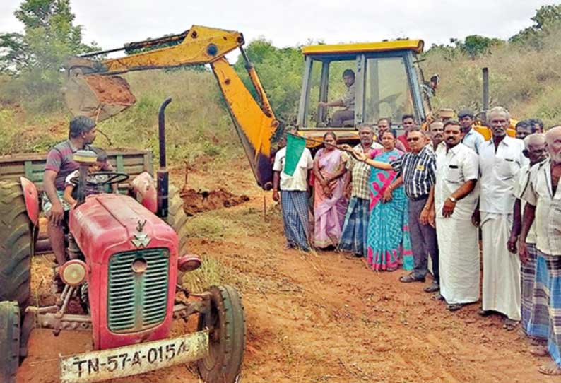 பட்டிவீரன்பட்டி அருகே விவசாயிகளின் பங்களிப்புடன் குளங்கள் தூர்வாரும் பணி