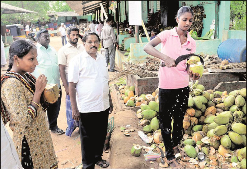 வறுமையை விரட்ட அரிவாள்.. வளமான எதிர்காலத்திற்கு புத்தகம்..