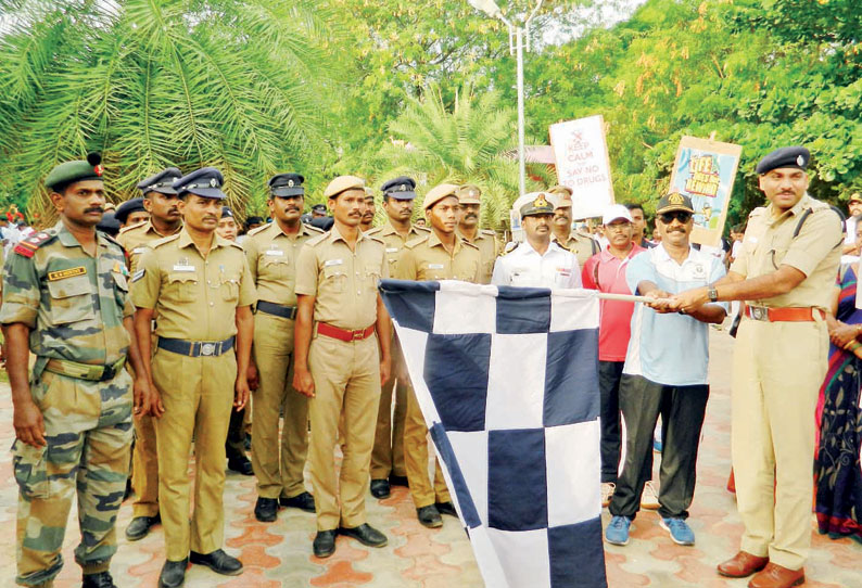 தூத்துக்குடியில் போதை பொருள் ஒழிப்பு விழிப்புணர்வு பேரணி  போலீஸ் சூப்பிரண்டு முரளிரம்பா தொடங்கி வைத்தார்