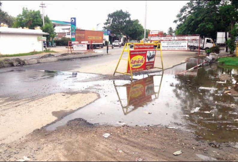 திருப்பூரில் குழாய் உடைந்து பல மாதங்களாக வீணாகும் குடிநீர் உடைப்பை சரி செய்ய கோரிக்கை